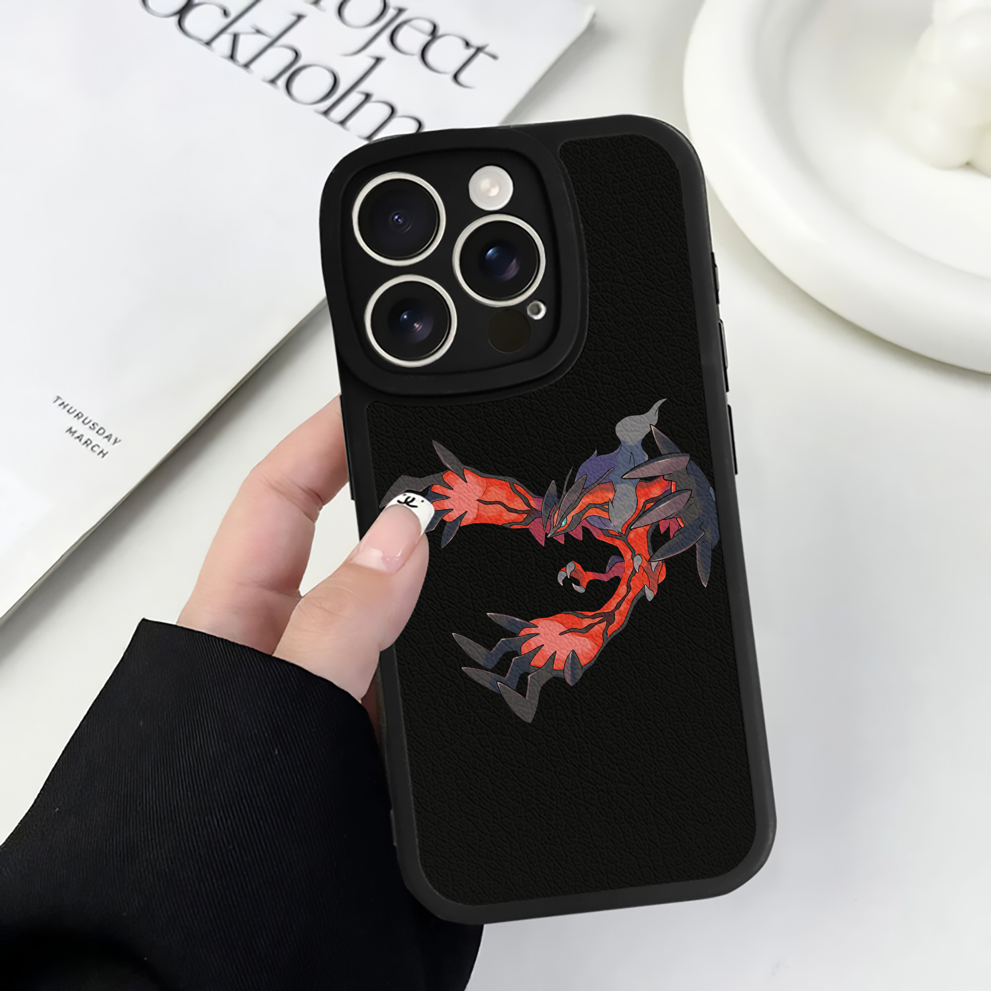 （画像用） ポケットモンスター Pokémon 【iPhone 16シリーズ対応】シリコンスマホケース（レザー調） 材質：シリコン